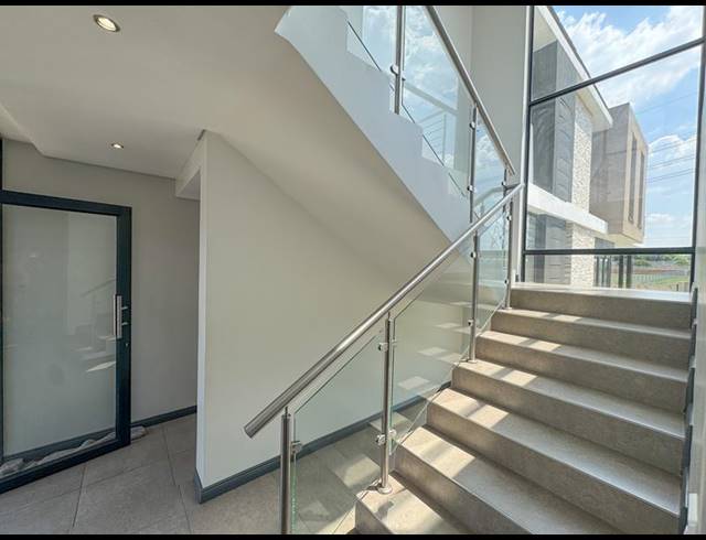 5 BEDROOM HOUSE FOR SALE IN MIDSTREAM MEADOWS